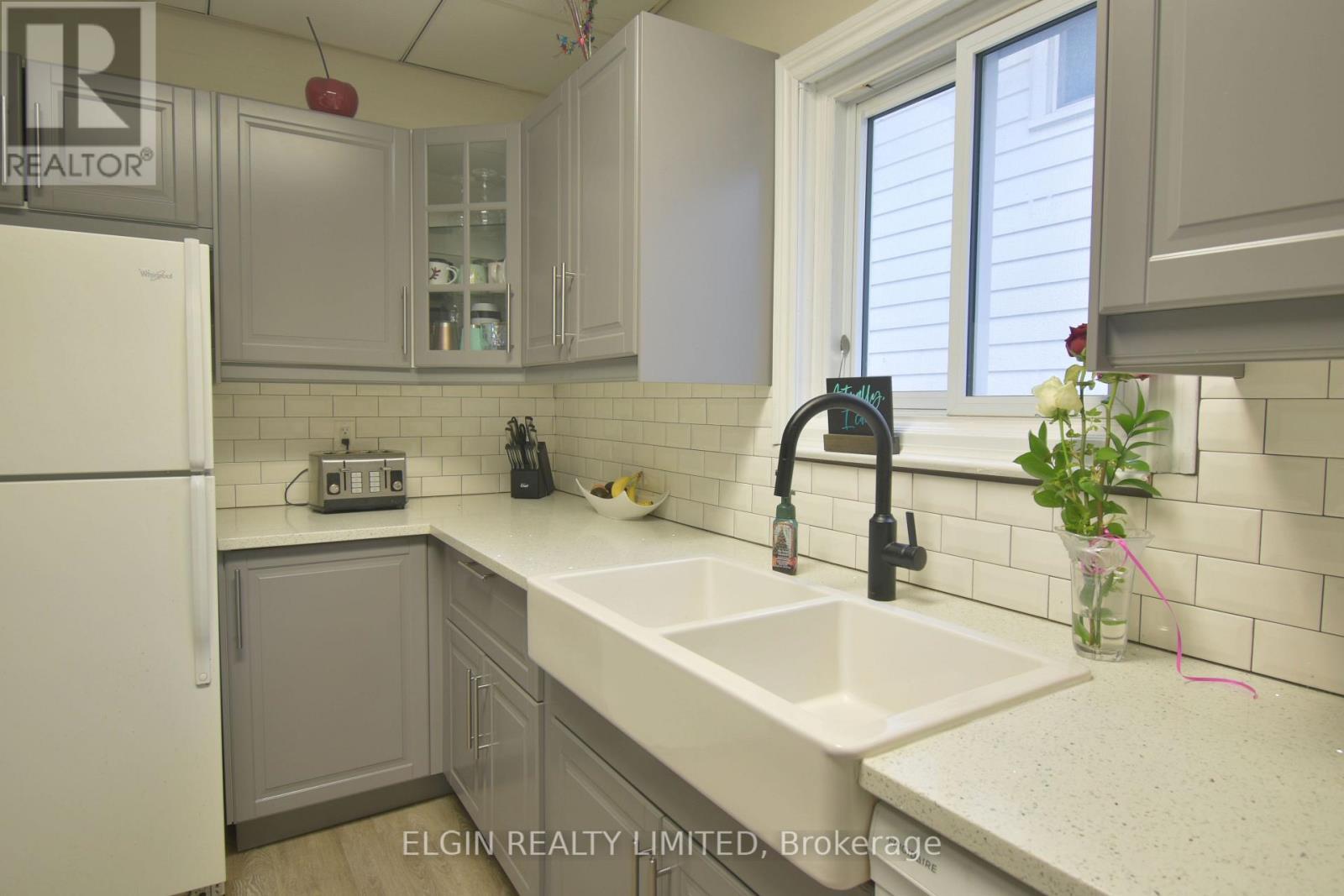 57 Scott Street, St. Thomas, ON - Indoor Photo Showing Kitchen With Double Sink