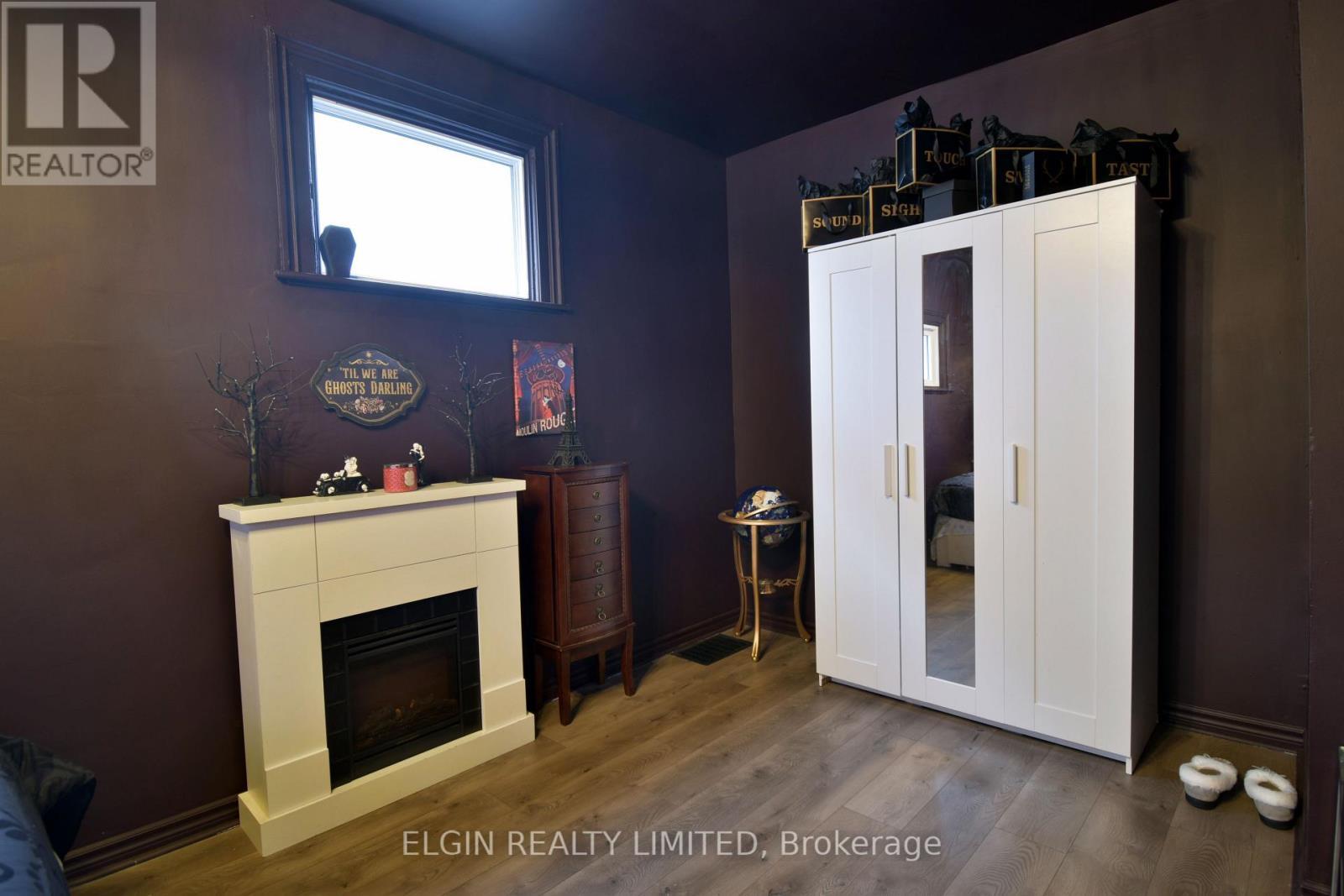 57 Scott Street, St. Thomas, ON - Indoor With Fireplace