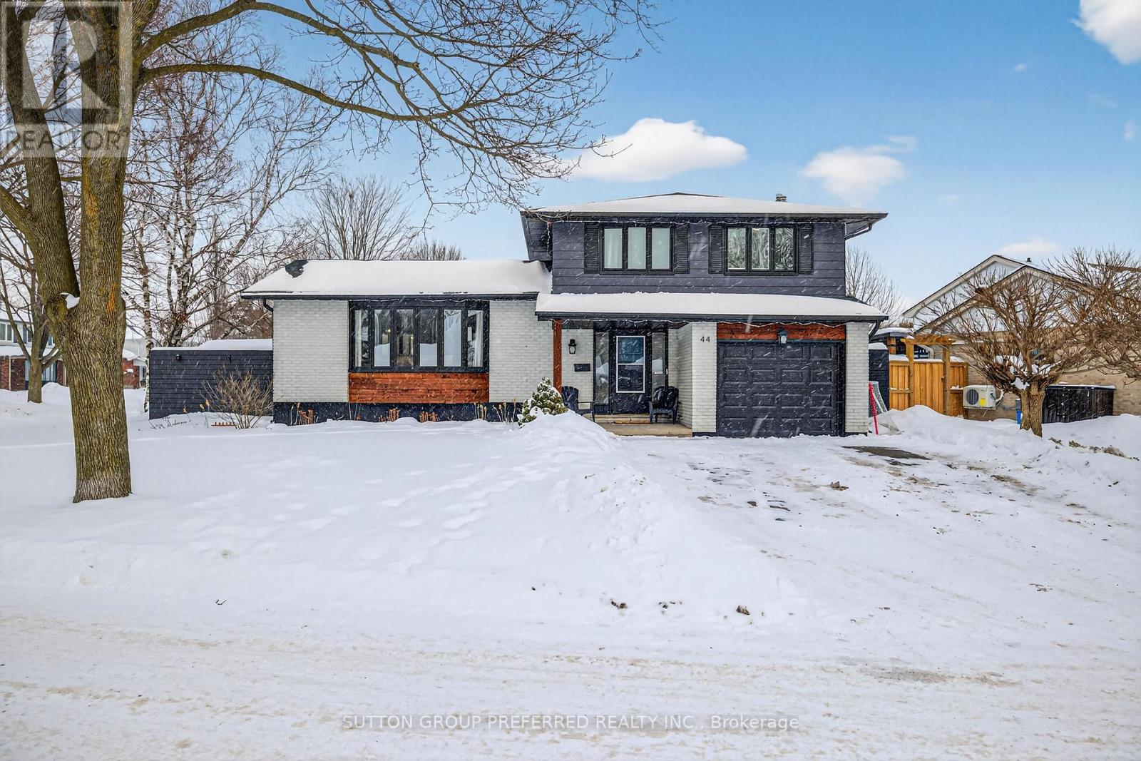 44 Cumberland Crescent, London North (North G), ON - Outdoor With Facade