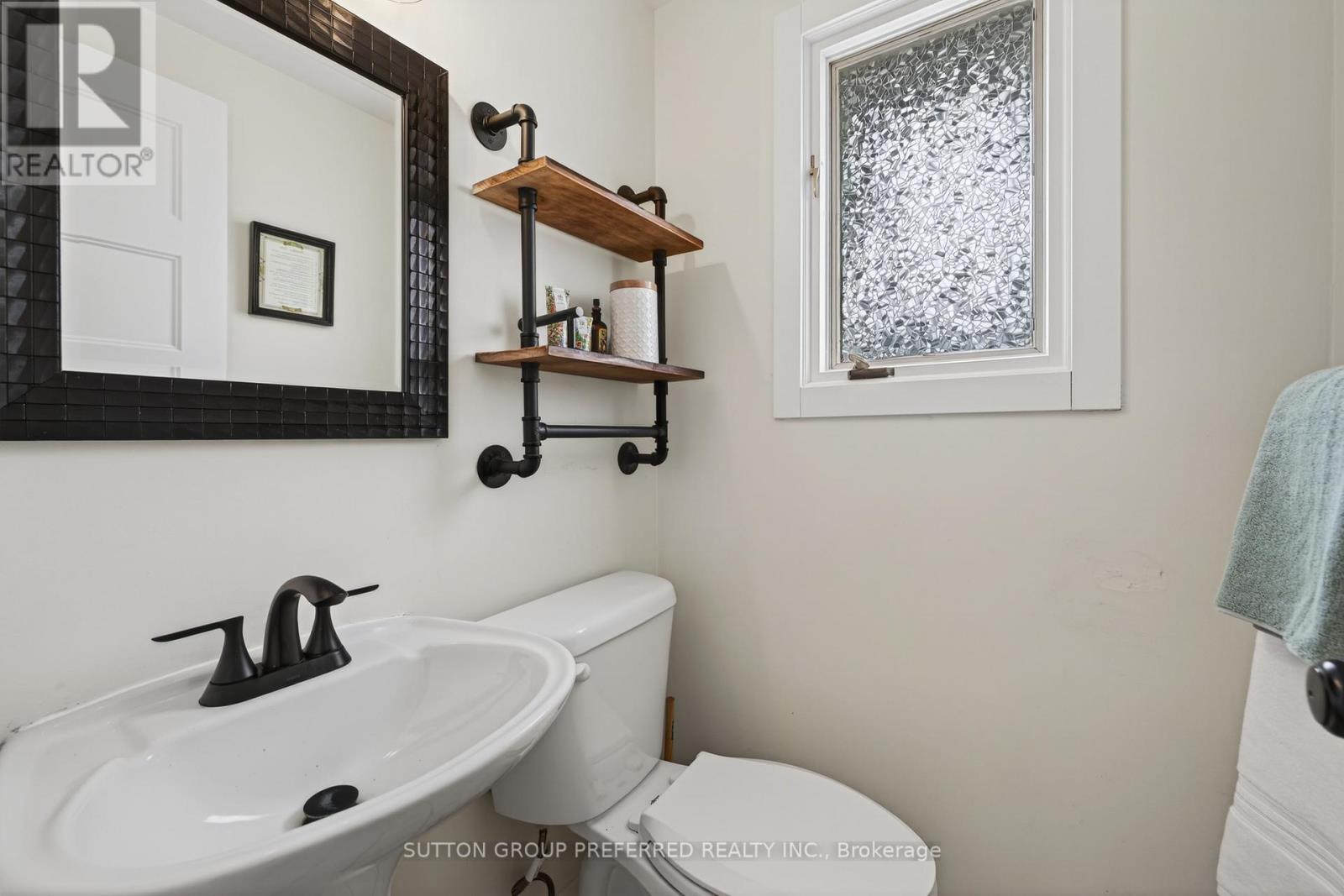 44 Cumberland Crescent, London North (North G), ON - Indoor Photo Showing Bathroom