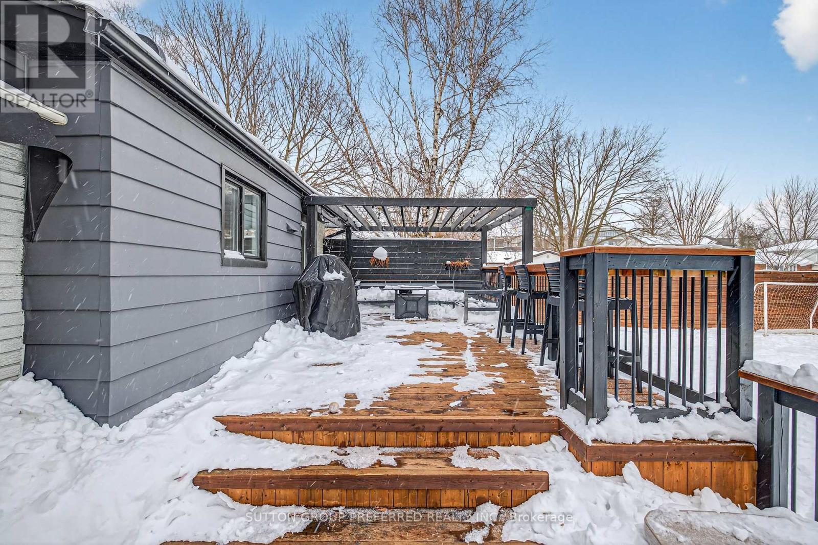 44 Cumberland Crescent, London North (North G), ON - Outdoor