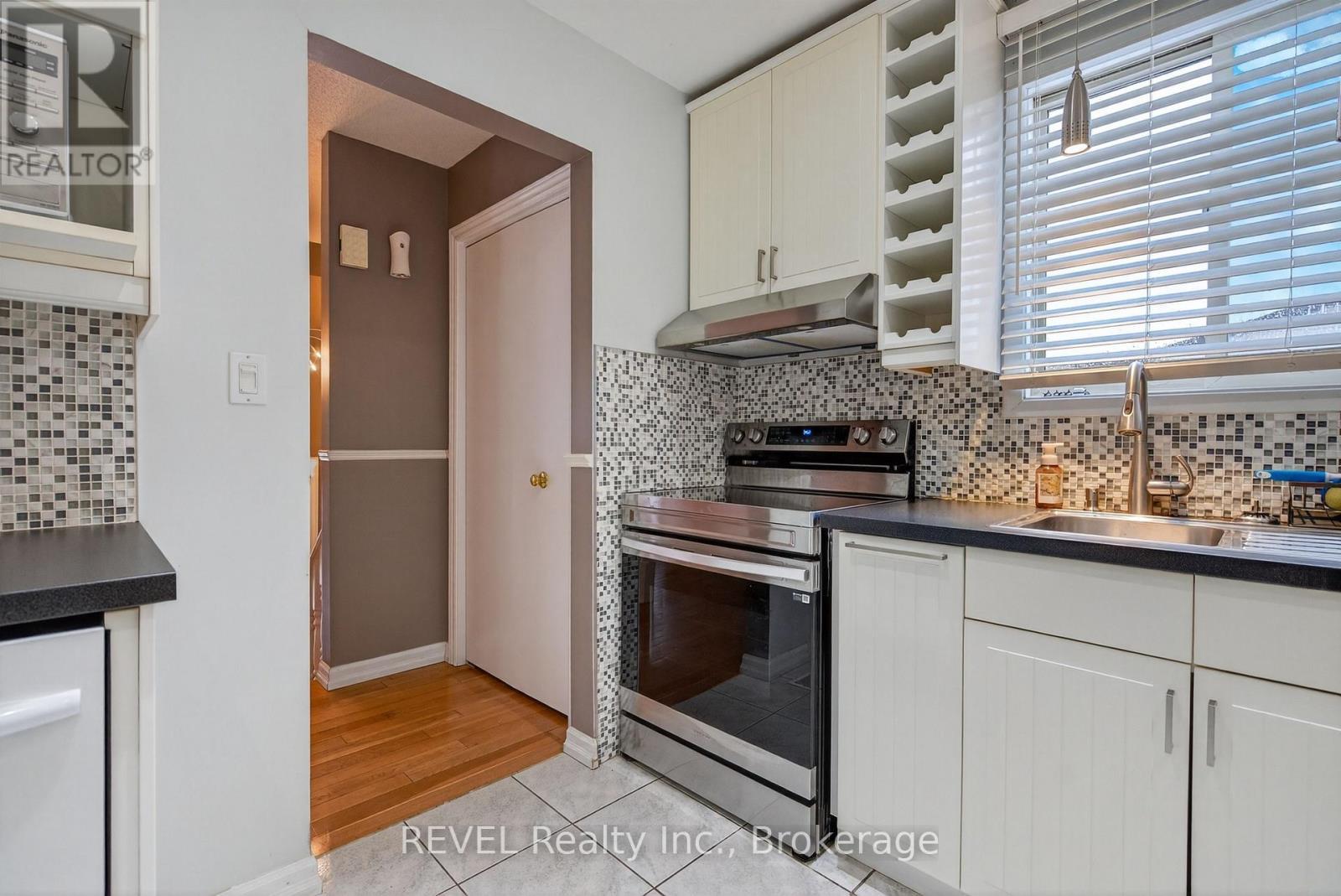 Upper - 6166 Wildrose Crescent, Niagara Falls (Oldfield), ON - Indoor Photo Showing Kitchen