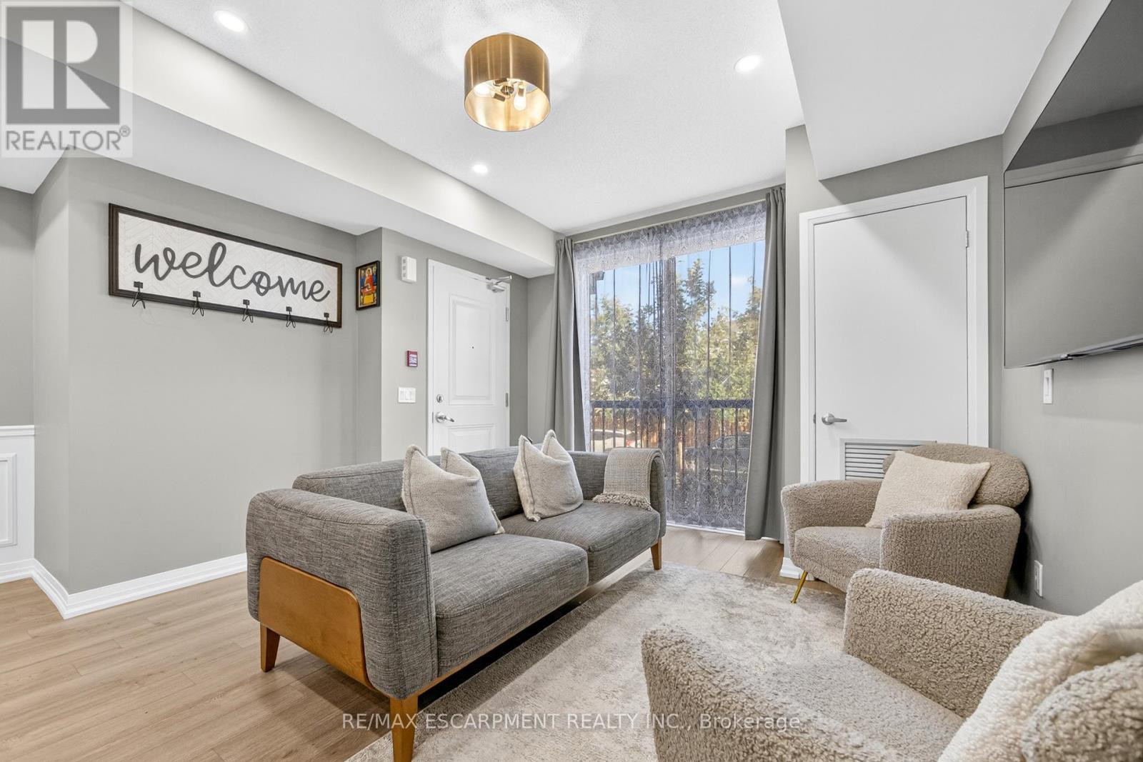 107 - 1206 Main Street E, Milton, ON - Indoor Photo Showing Living Room
