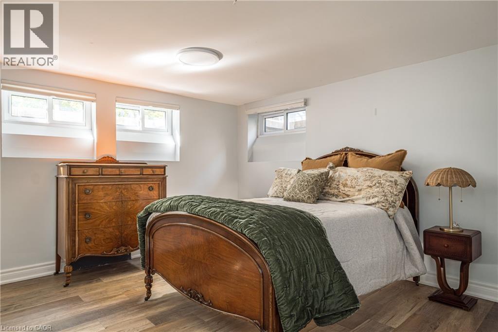 3 Oakwood Place, Hamilton, ON - Indoor Photo Showing Bedroom