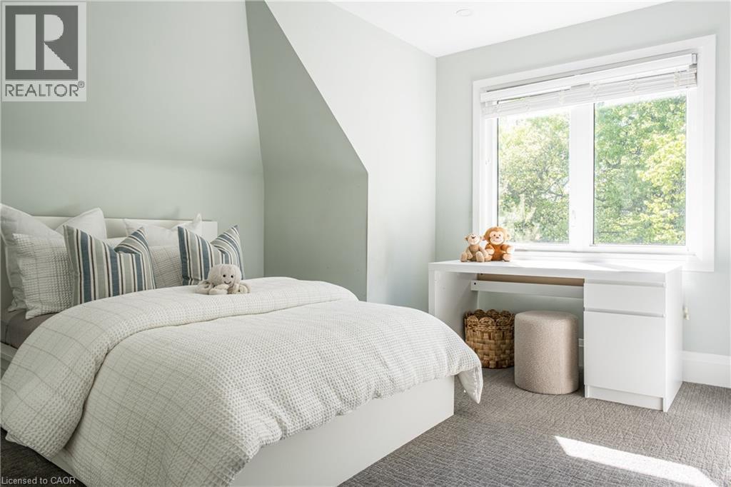3 Oakwood Place, Hamilton, ON - Indoor Photo Showing Bedroom
