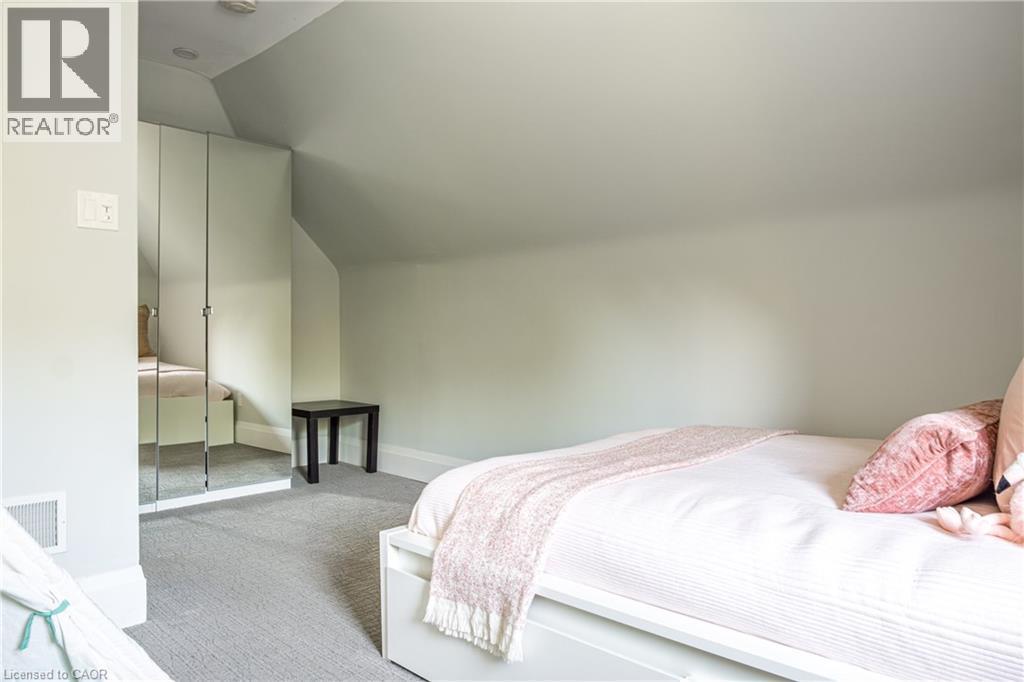 3 Oakwood Place, Hamilton, ON - Indoor Photo Showing Bedroom