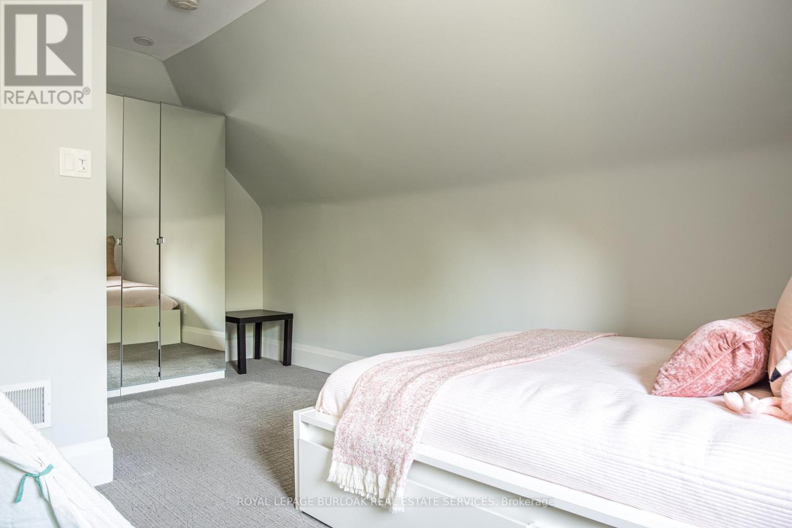 3 Oakwood Place, Hamilton, ON - Indoor Photo Showing Bedroom