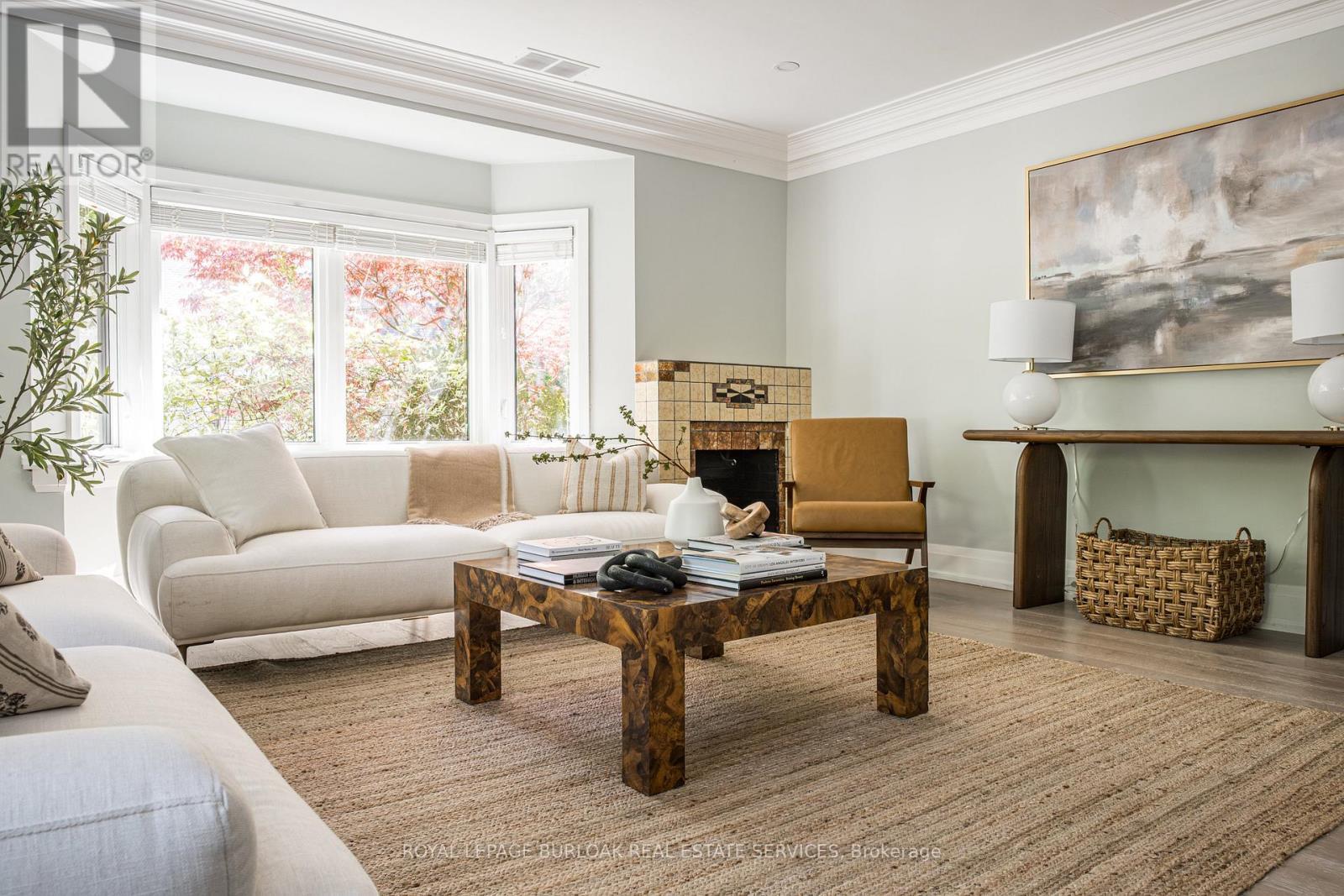 3 Oakwood Place, Hamilton, ON - Indoor Photo Showing Living Room