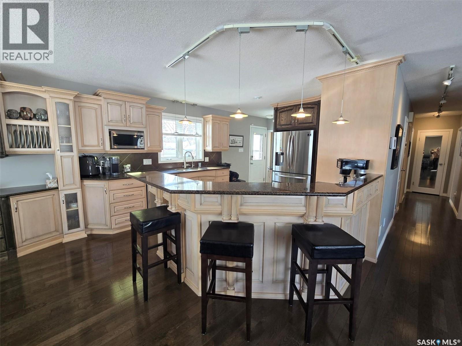 503 Edmonton Street, Broadview, SK - Indoor Photo Showing Kitchen With Upgraded Kitchen