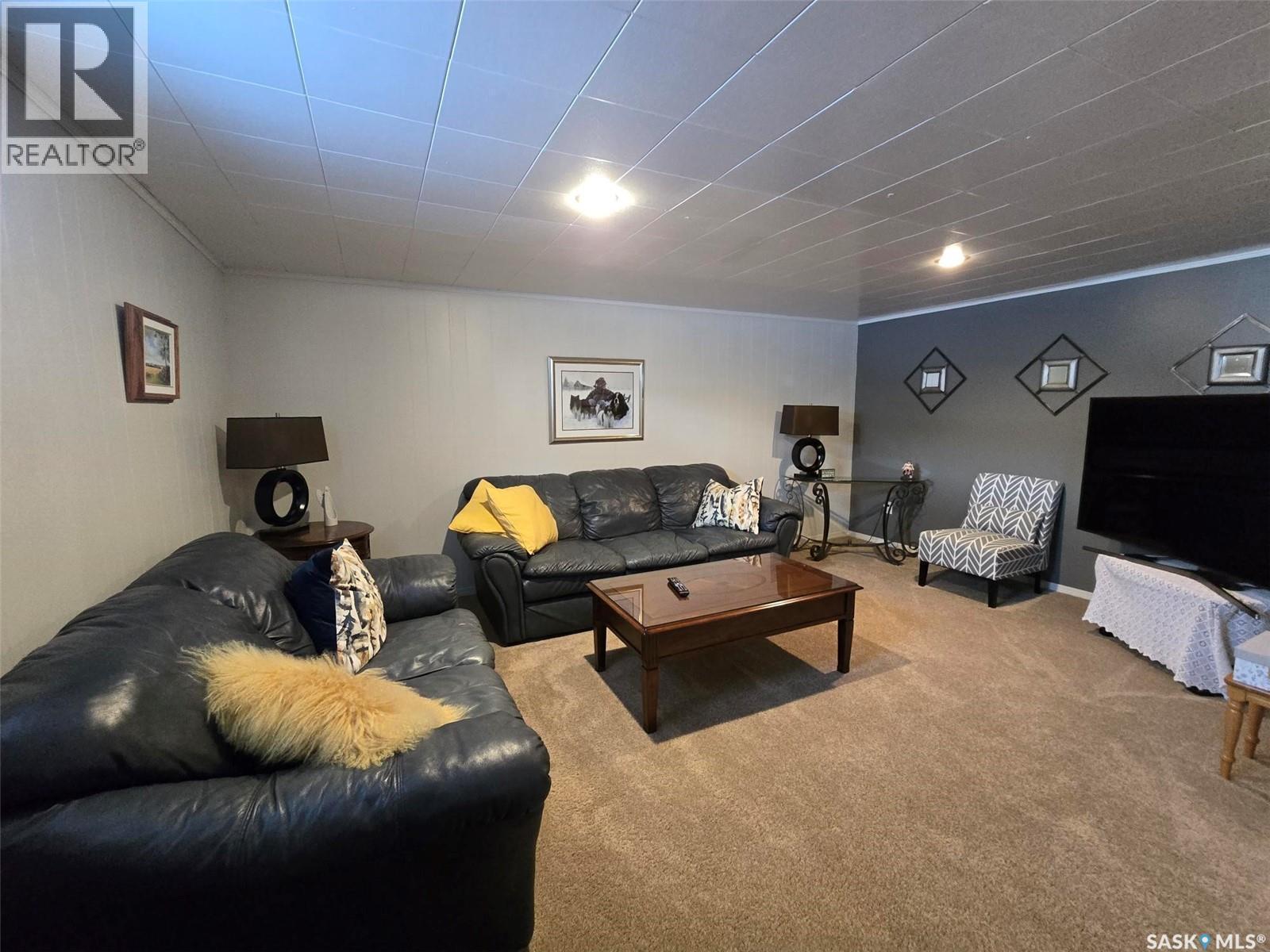 503 Edmonton Street, Broadview, SK - Indoor