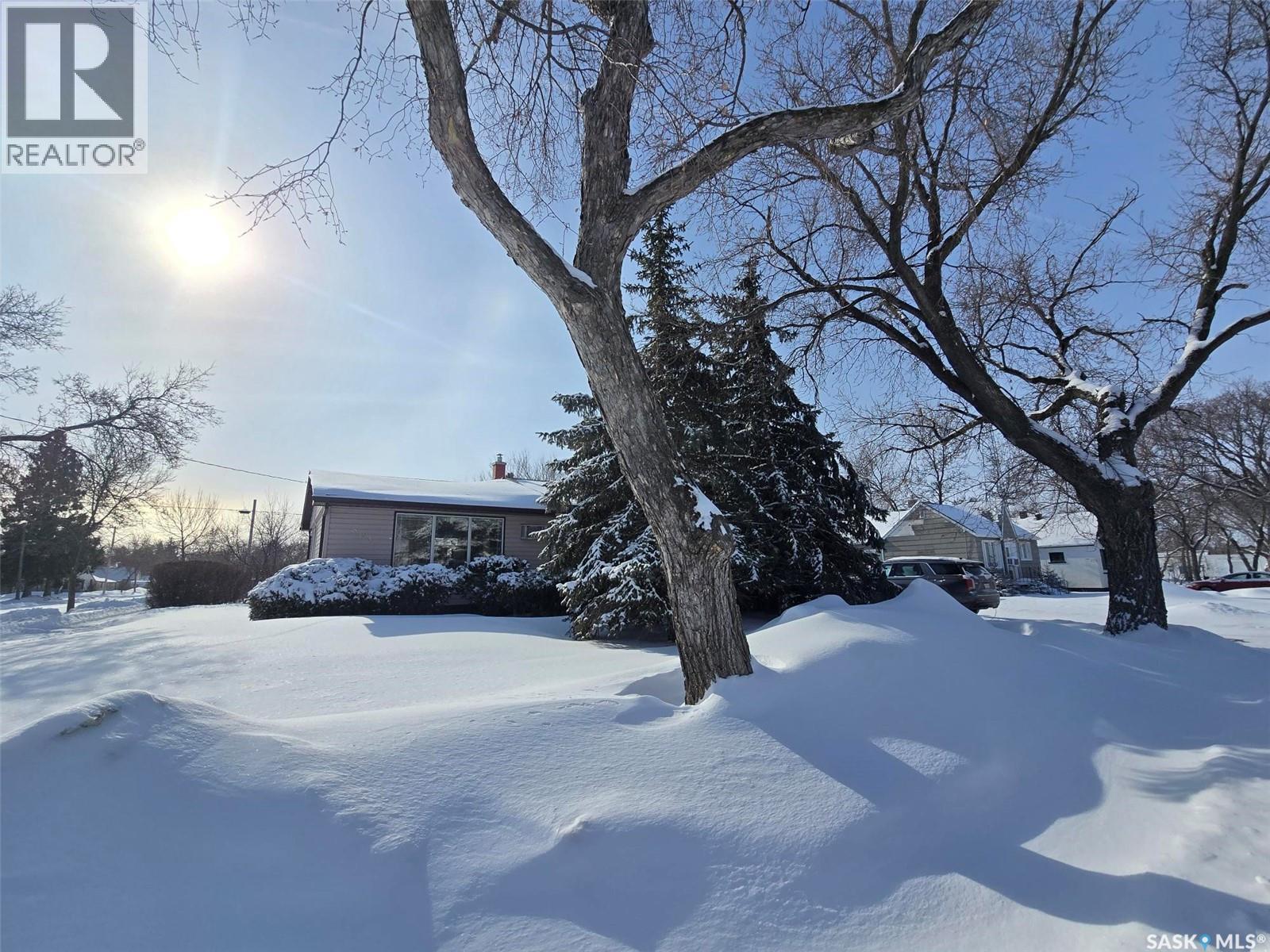 503 Edmonton Street, Broadview, SK - Outdoor