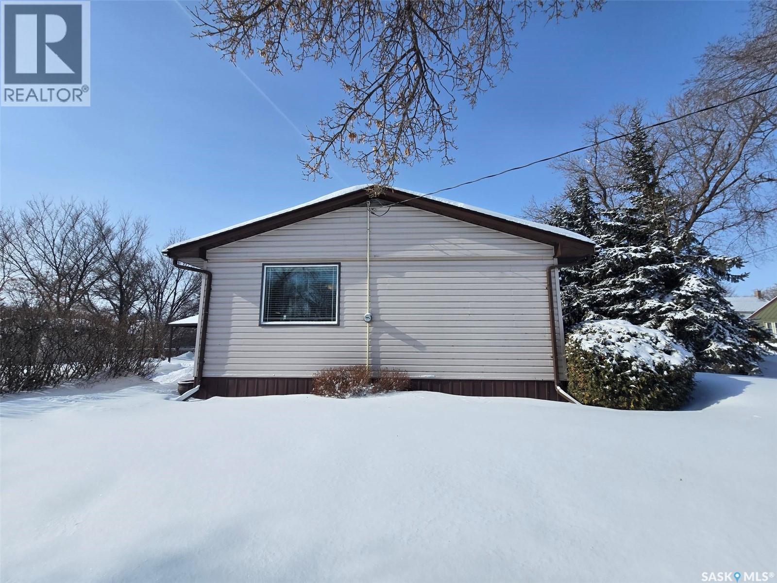 503 Edmonton Street, Broadview, SK - Outdoor