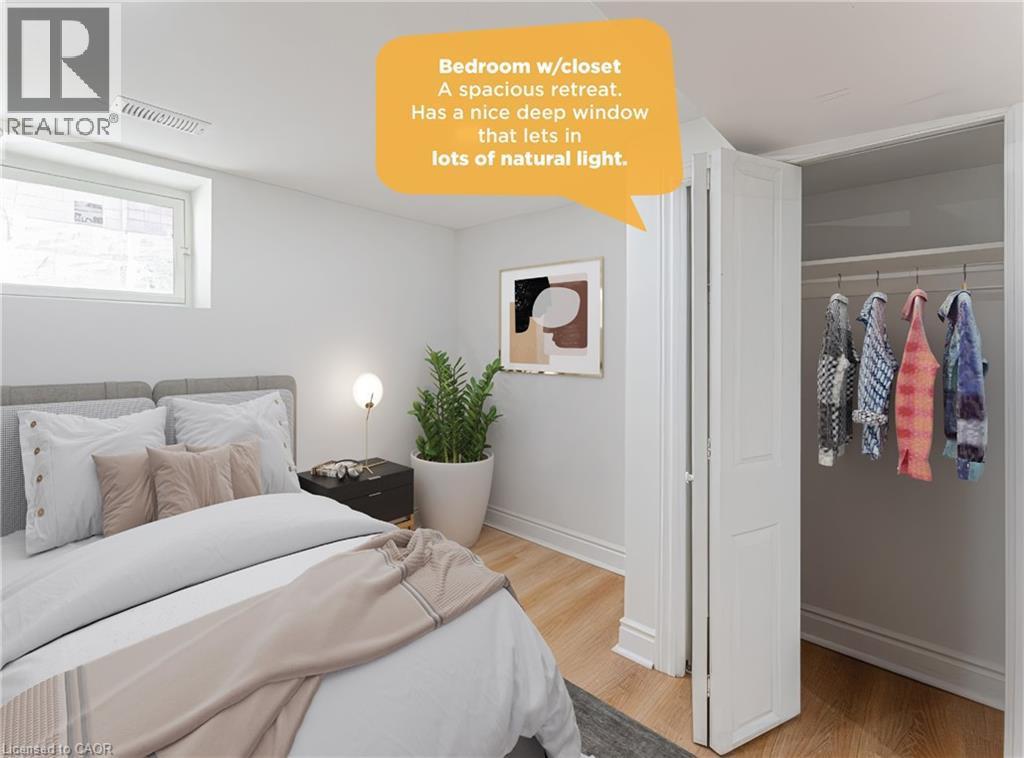 15 Barnesdale Avenue N, Hamilton, ON - Indoor Photo Showing Bedroom