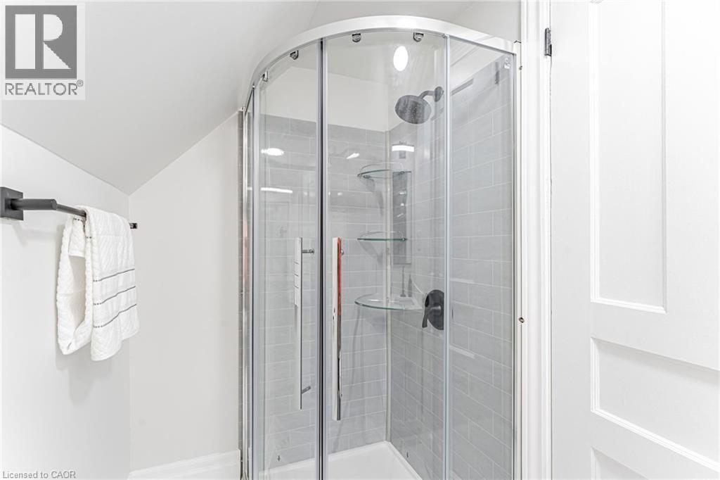 Separate shower in full bathroom. - 15 Barnesdale Avenue N, Hamilton, ON - Indoor Photo Showing Bathroom
