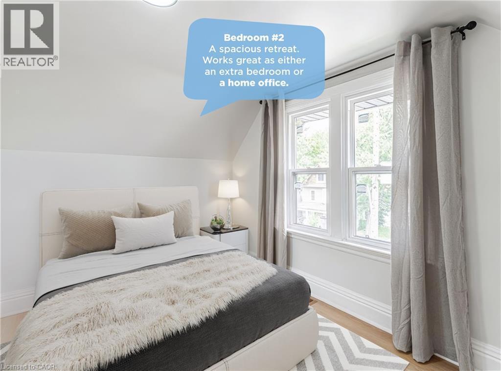 15 Barnesdale Avenue N, Hamilton, ON - Indoor Photo Showing Bedroom