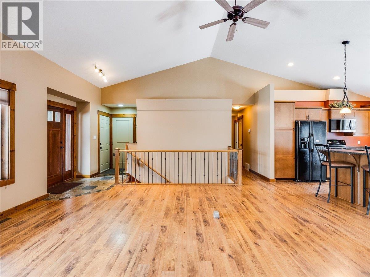 1532 Emerald Crescent, Castlegar, BC - Indoor Photo Showing Other Room