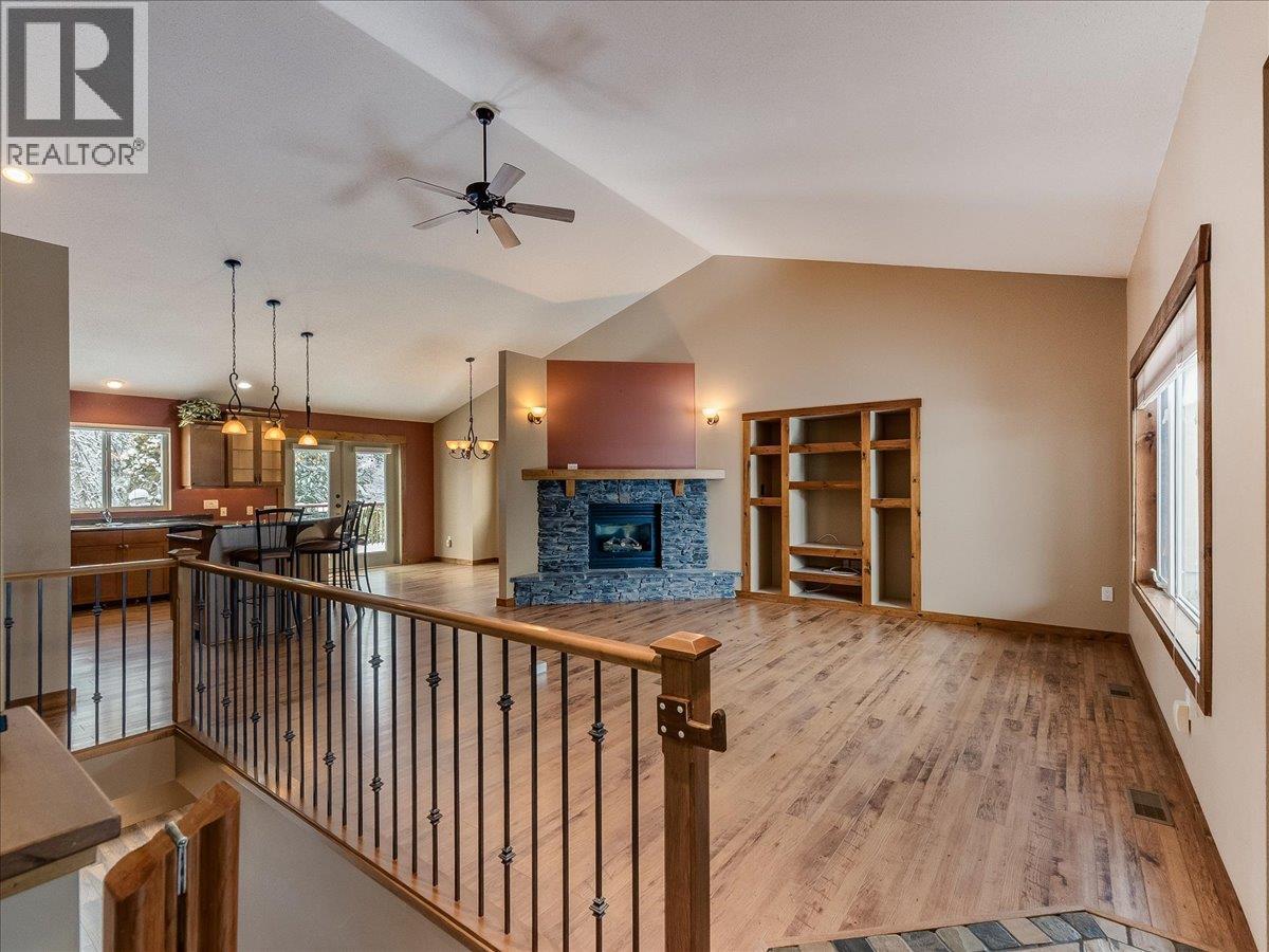 1532 Emerald Crescent, Castlegar, BC - Indoor With Fireplace