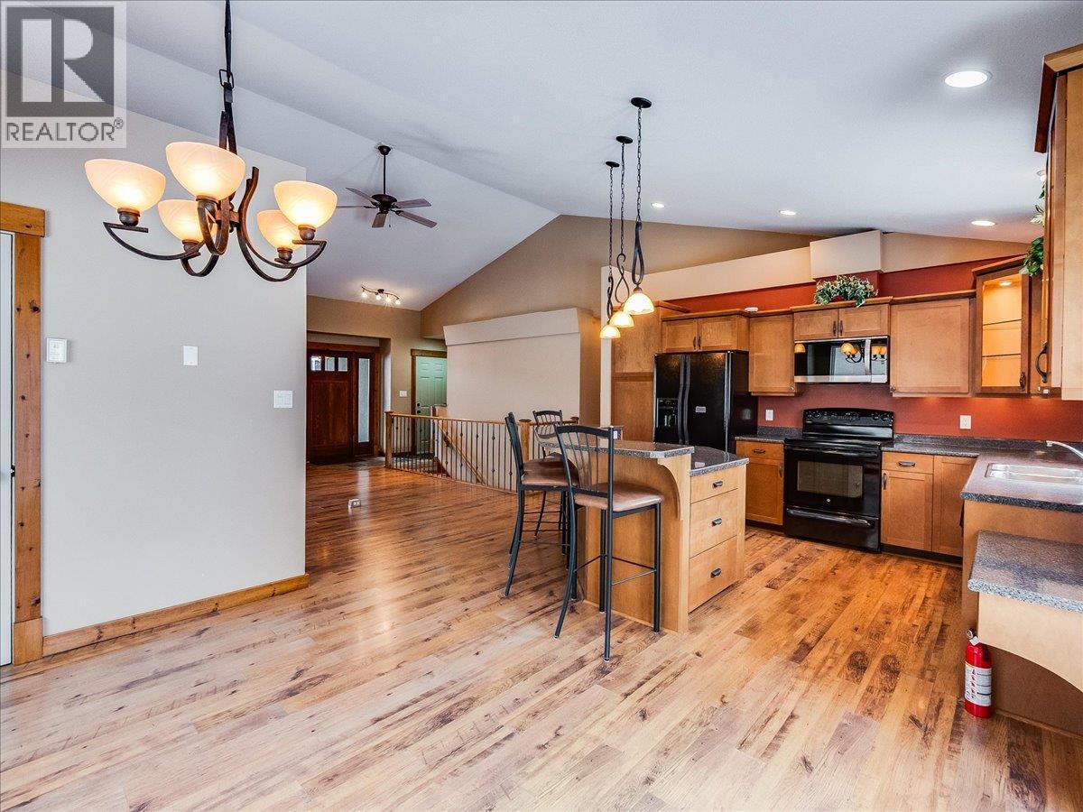 1532 Emerald Crescent, Castlegar, BC - Indoor