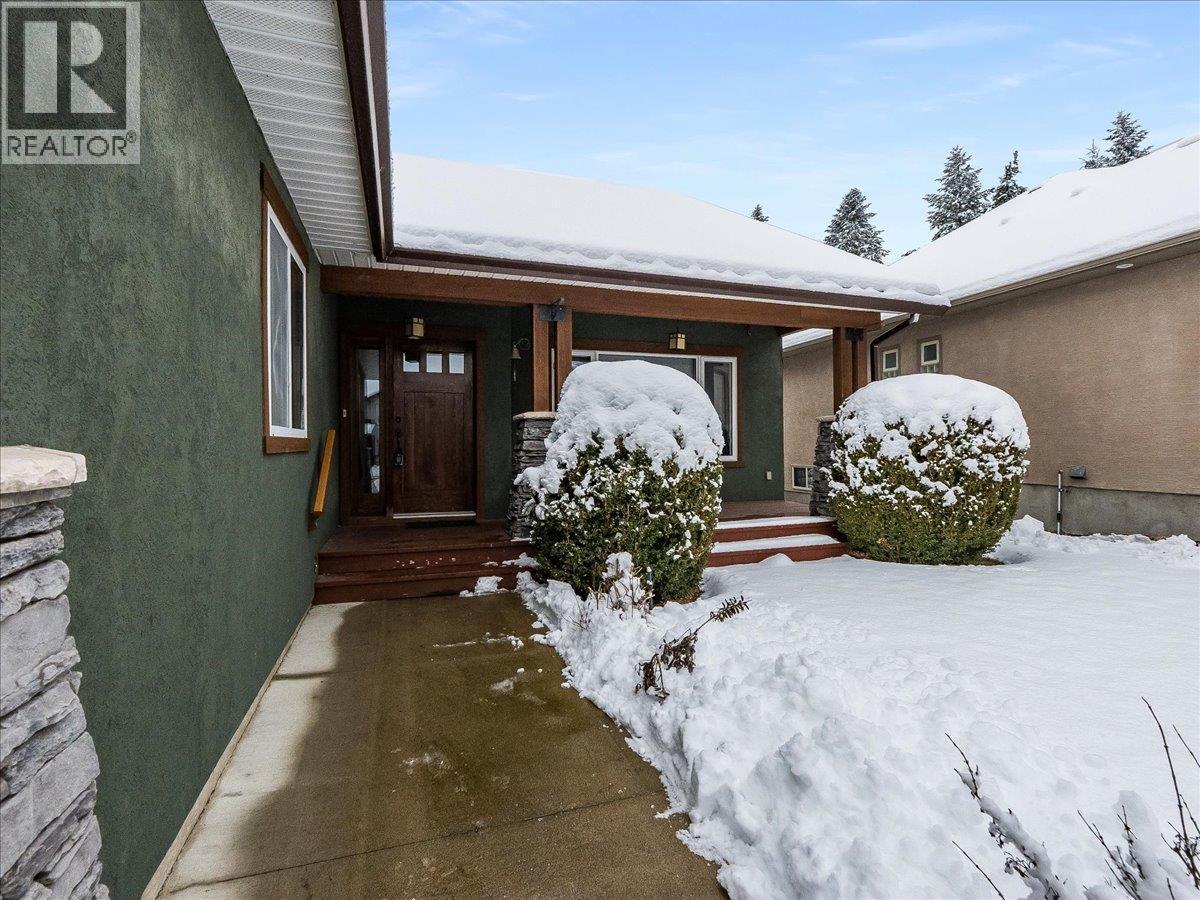1532 Emerald Crescent, Castlegar, BC - Outdoor