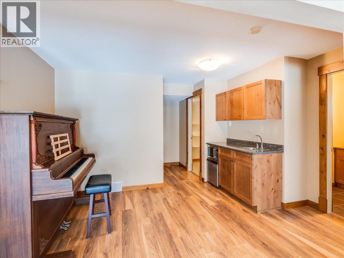 1532 Emerald Crescent, Castlegar, BC - Indoor