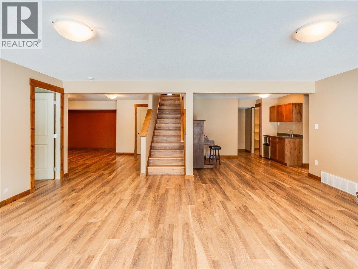 1532 Emerald Crescent, Castlegar, BC - Indoor Photo Showing Other Room