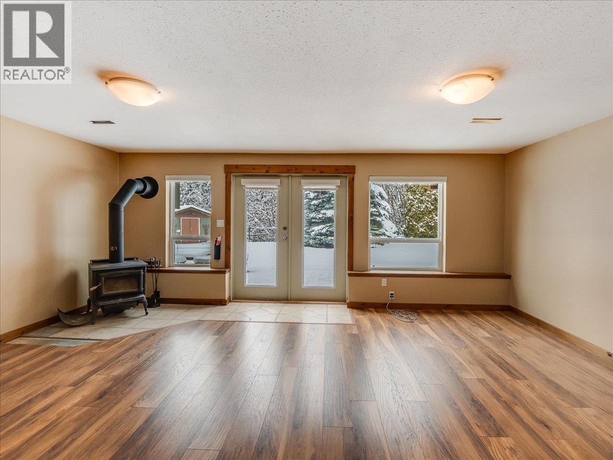 1532 Emerald Crescent, Castlegar, BC - Indoor