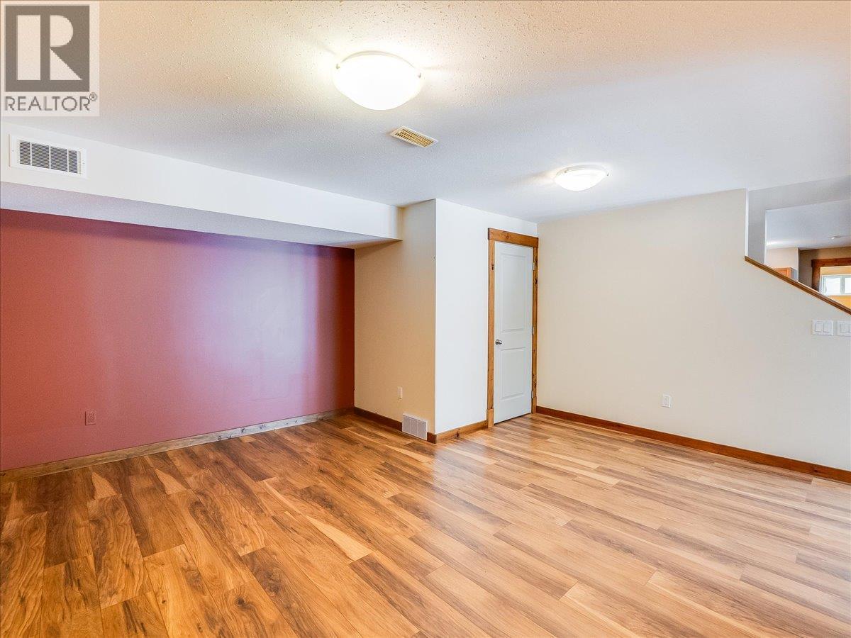 1532 Emerald Crescent, Castlegar, BC - Indoor Photo Showing Other Room