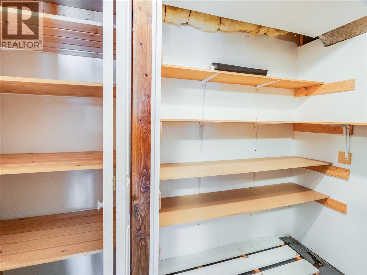 1532 Emerald Crescent, Castlegar, BC - Indoor Photo Showing Other Room