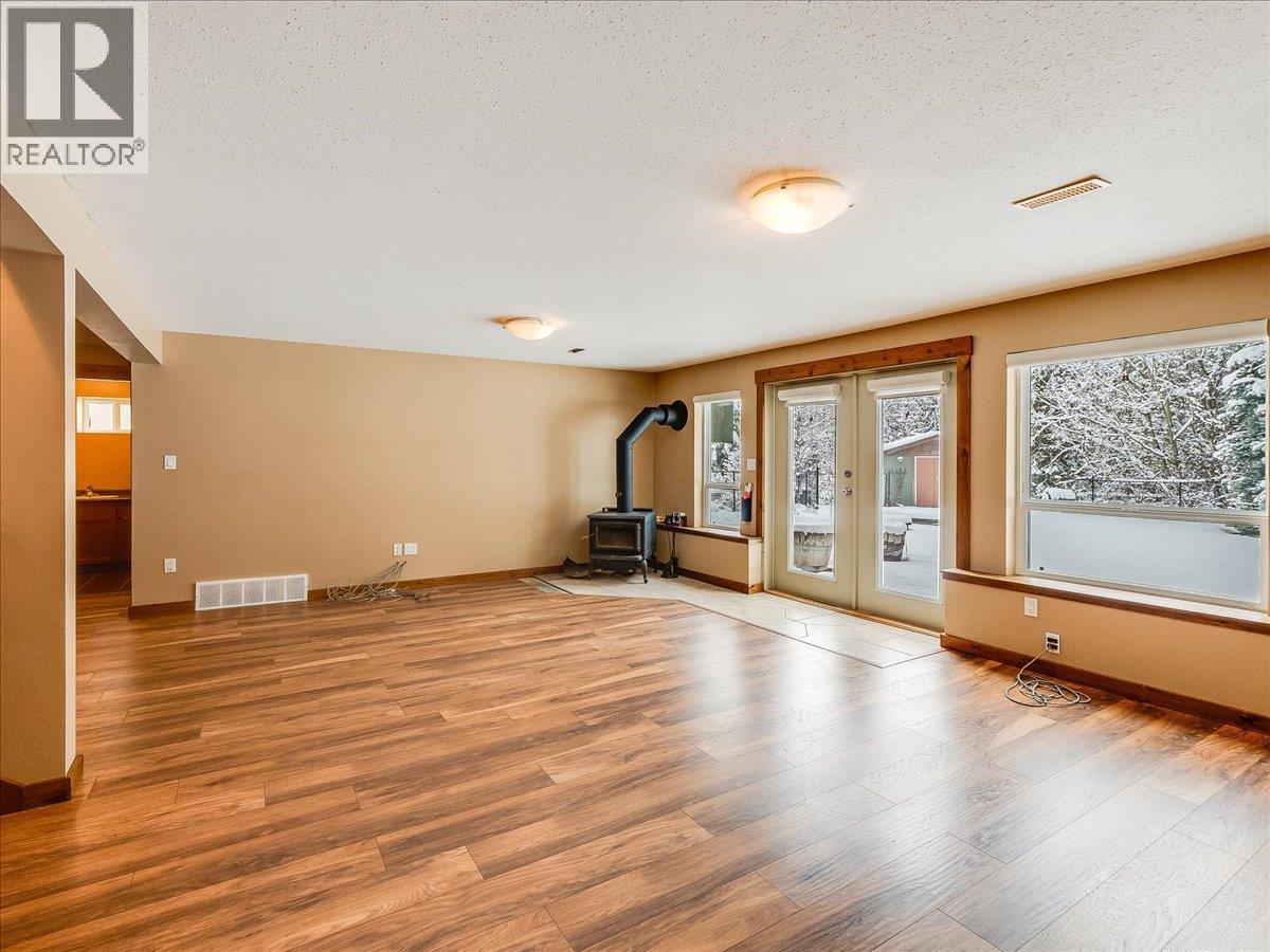 1532 Emerald Crescent, Castlegar, BC - Indoor Photo Showing Other Room