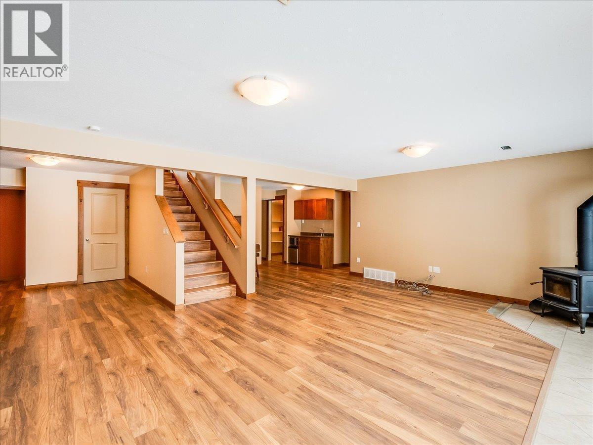 1532 Emerald Crescent, Castlegar, BC - Indoor Photo Showing Other Room