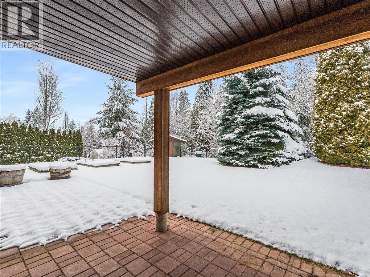 1532 Emerald Crescent, Castlegar, BC - Outdoor With Deck Patio Veranda
