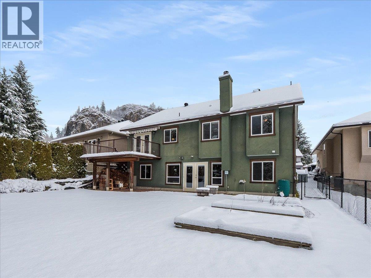 1532 Emerald Crescent, Castlegar, BC - Outdoor