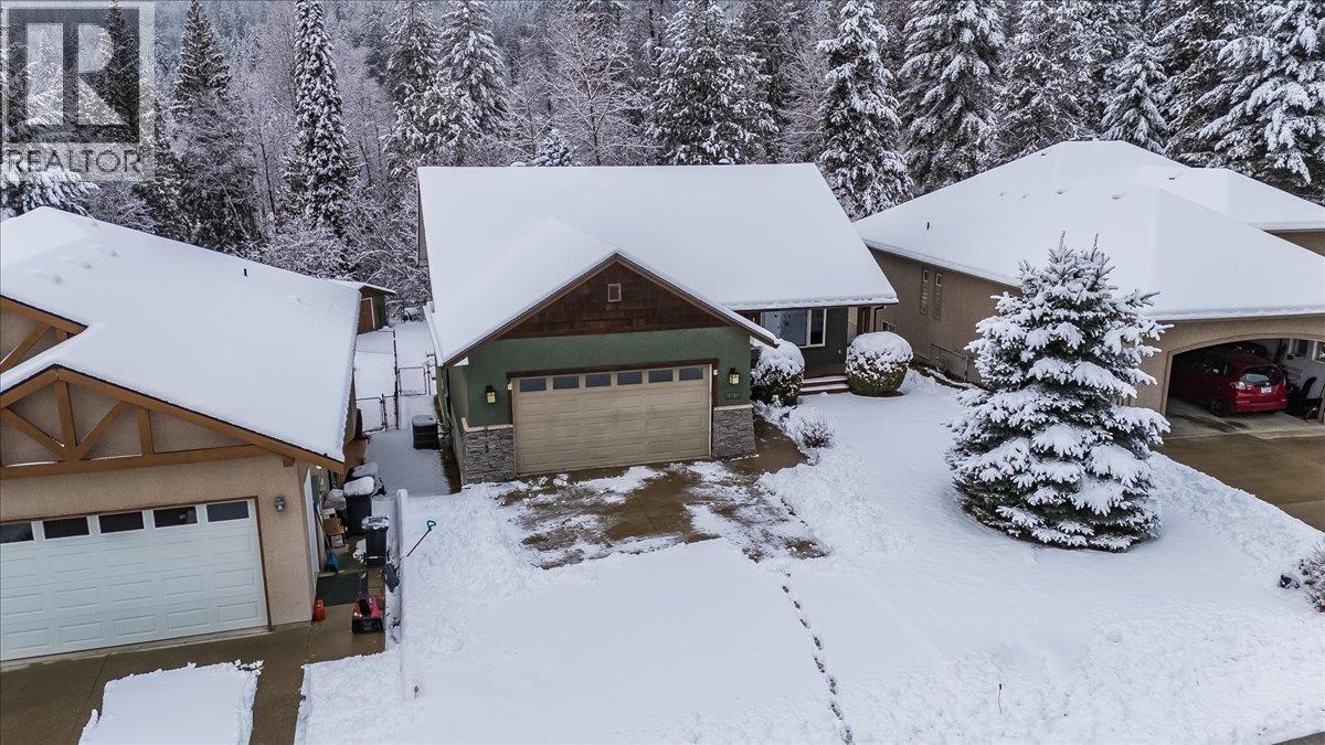1532 Emerald Crescent, Castlegar, BC - Outdoor