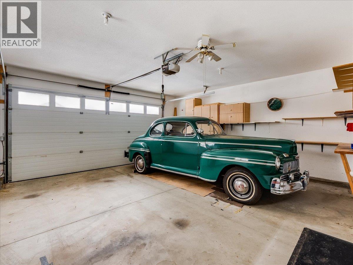 1532 Emerald Crescent, Castlegar, BC - Indoor Photo Showing Garage