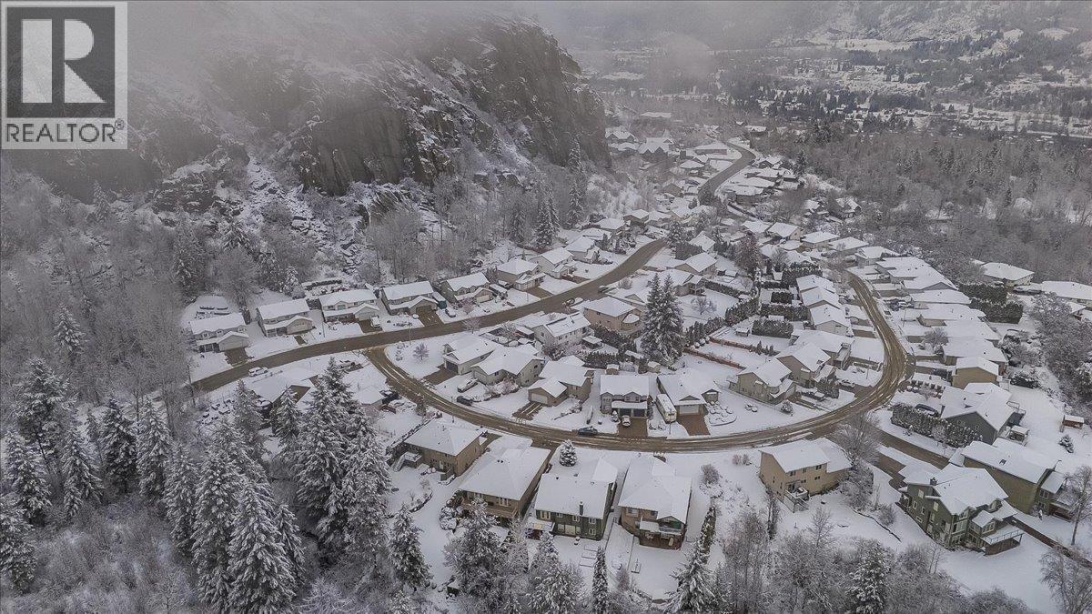 1532 Emerald Crescent, Castlegar, BC - With View