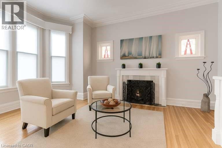 7 Homewood Avenue, Hamilton, ON - Indoor Photo Showing Living Room With Fireplace