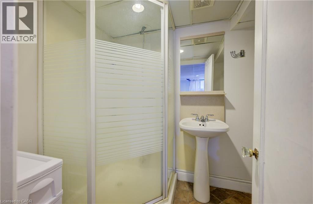 76 Brentwood Avenue, Kitchener, ON - Indoor Photo Showing Bathroom