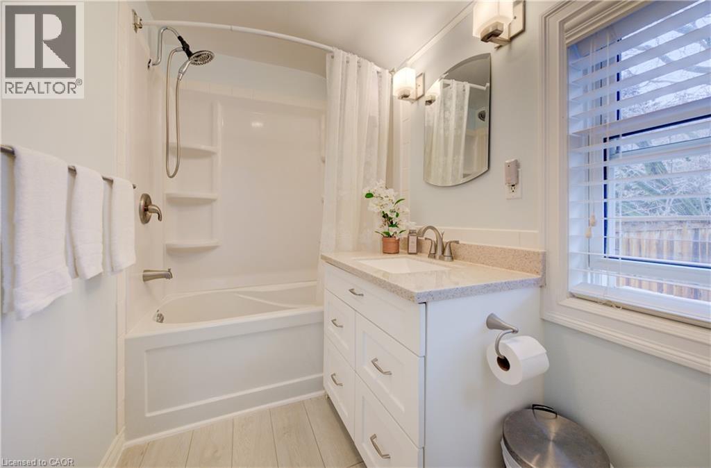 76 Brentwood Avenue, Kitchener, ON - Indoor Photo Showing Bathroom