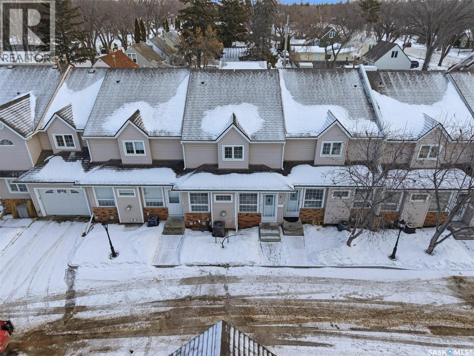 4 102 Willow Street, Saskatoon, SK - Outdoor With Facade