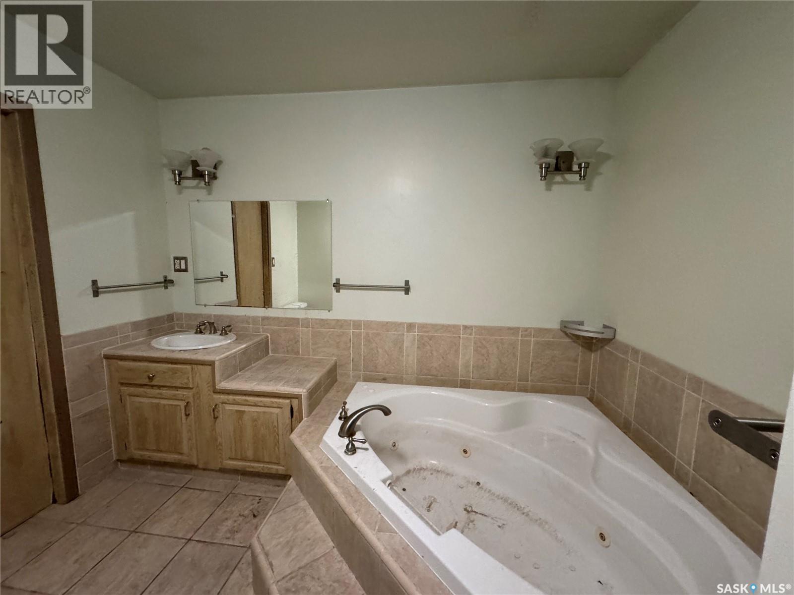 17 Patricia Drive, Coronach, SK - Indoor Photo Showing Bathroom