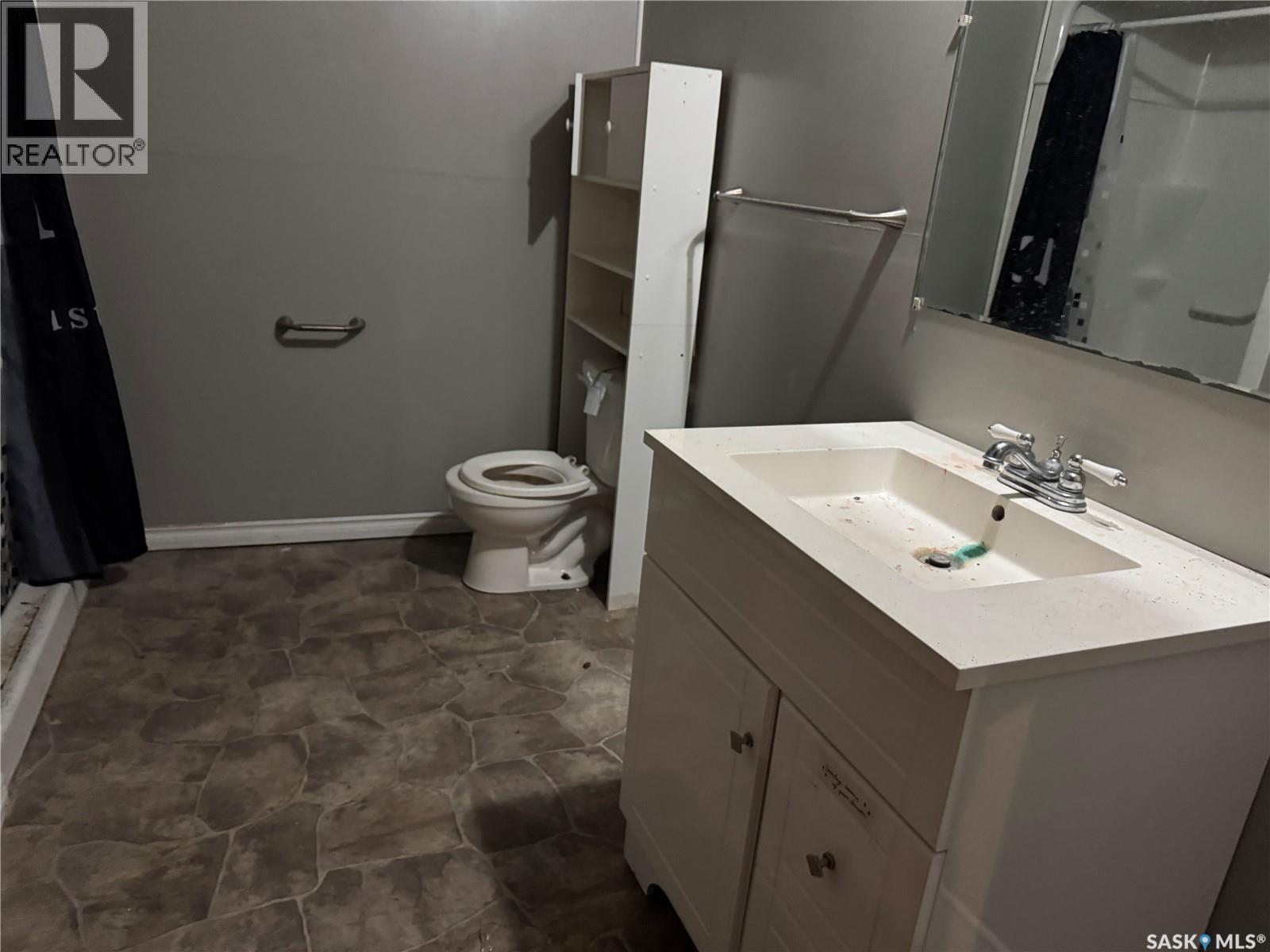 17 Patricia Drive, Coronach, SK - Indoor Photo Showing Bathroom