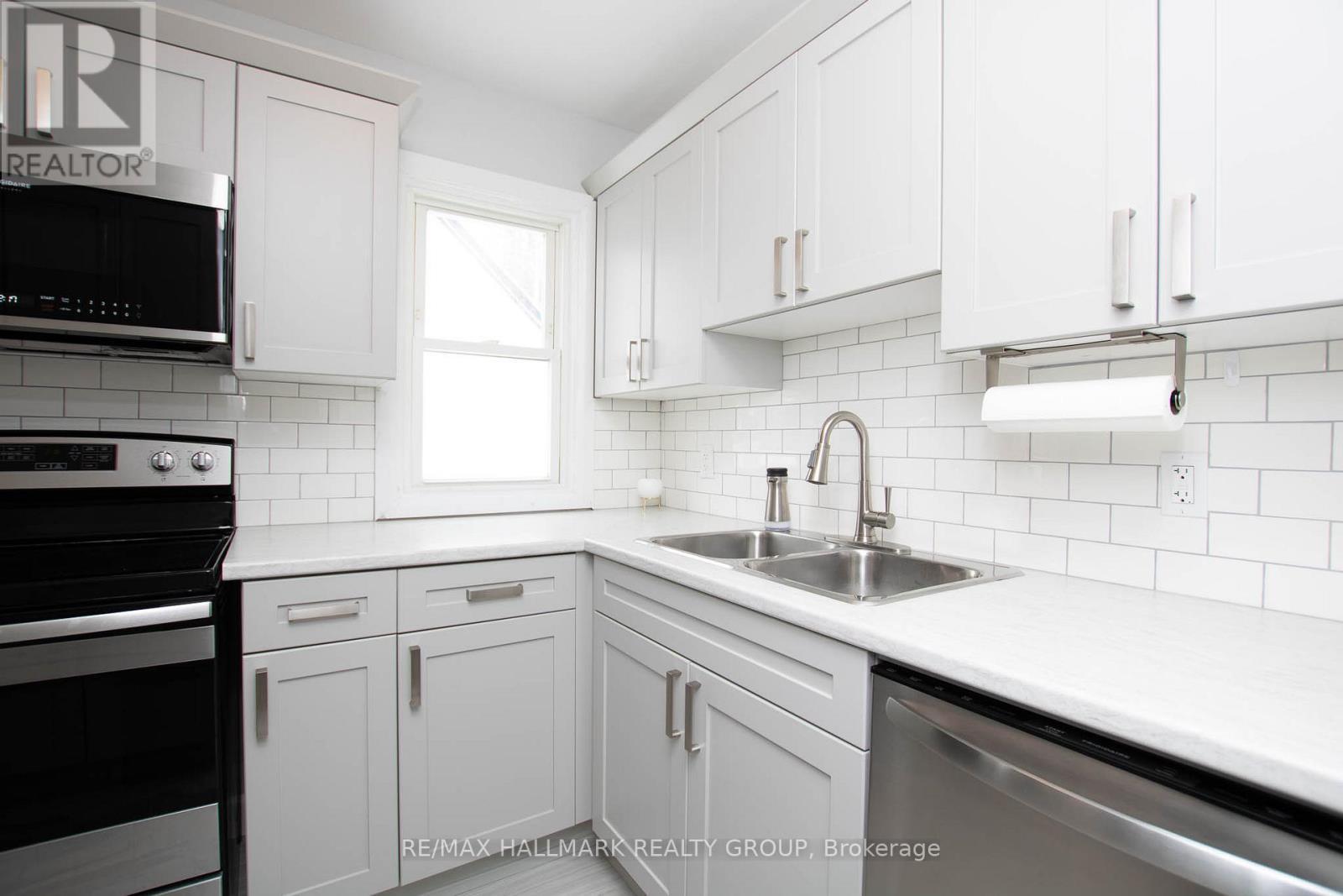 929 Merivale Road, Ottawa, ON - Indoor Photo Showing Kitchen With Double Sink With Upgraded Kitchen