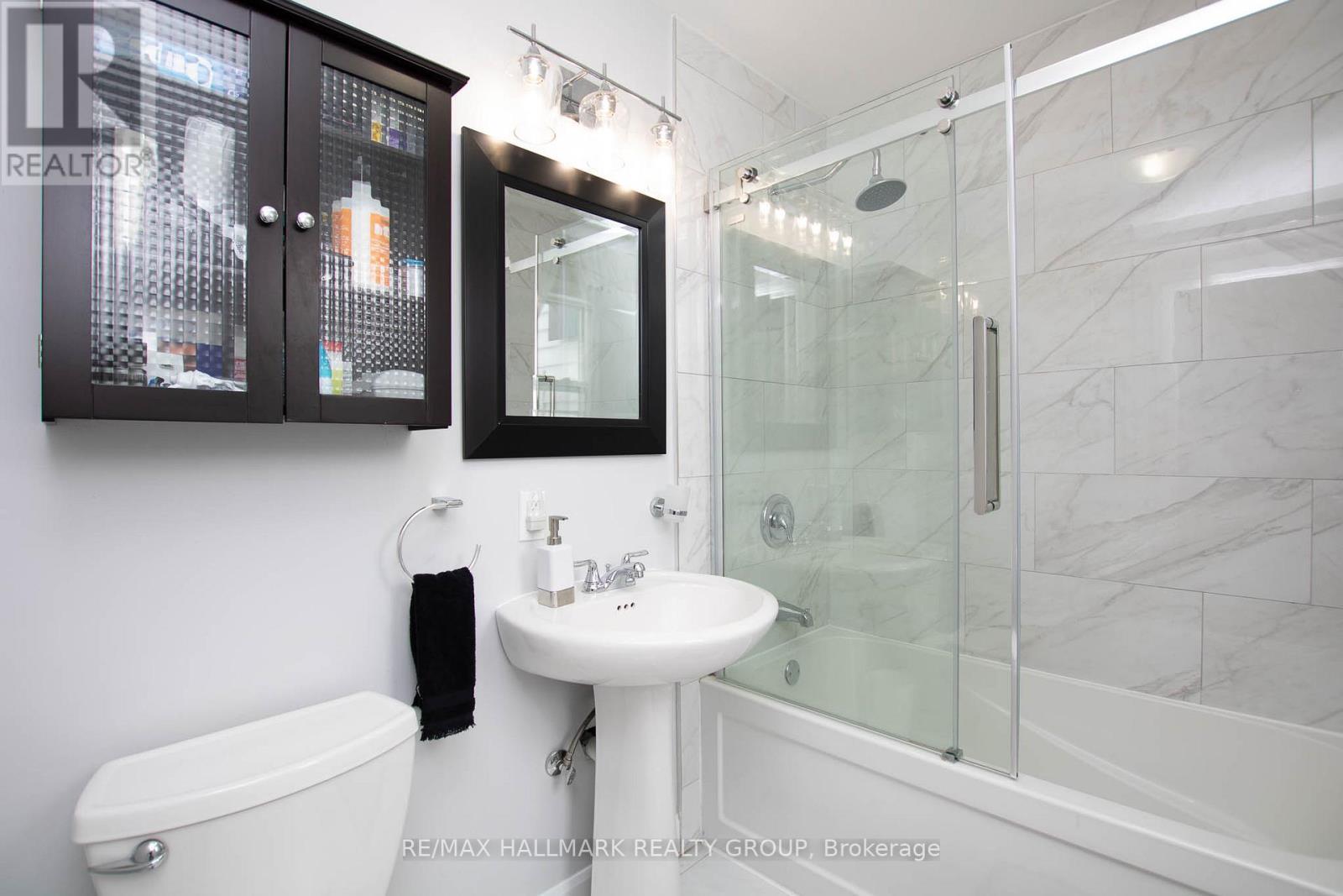 929 Merivale Road, Ottawa, ON - Indoor Photo Showing Bathroom