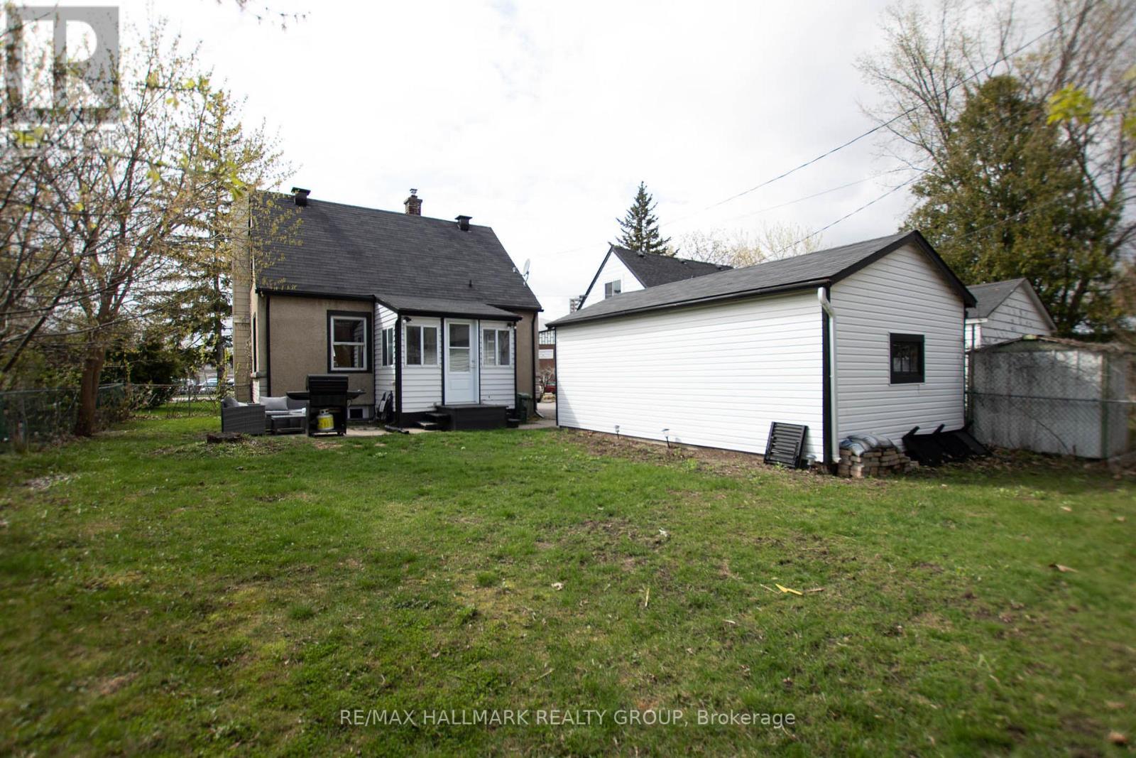 929 Merivale Road, Ottawa, ON - Outdoor