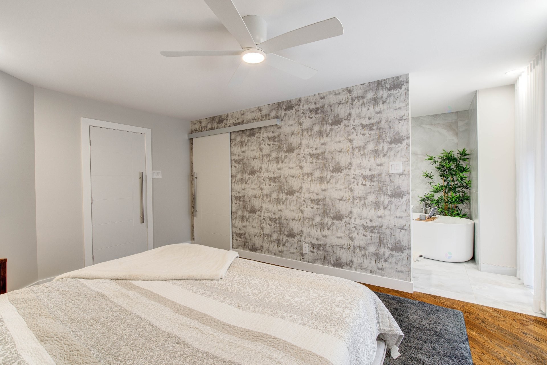 Chambre à coucher principale - 25 Rue Carrier, Saint-Mathieu-De-Beloeil, QC - Indoor Photo Showing Bedroom