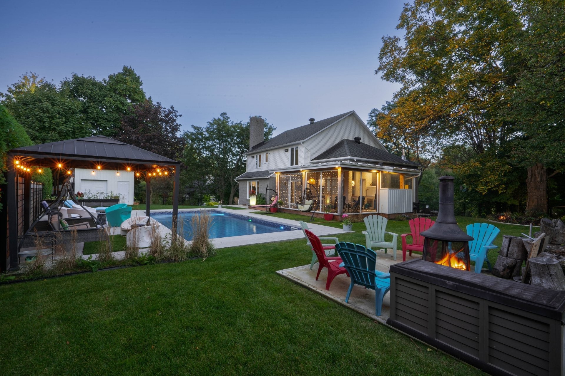 Extérieur - 25 Rue Carrier, Saint-Mathieu-De-Beloeil, QC - Outdoor With In Ground Pool With Deck Patio Veranda With Backyard