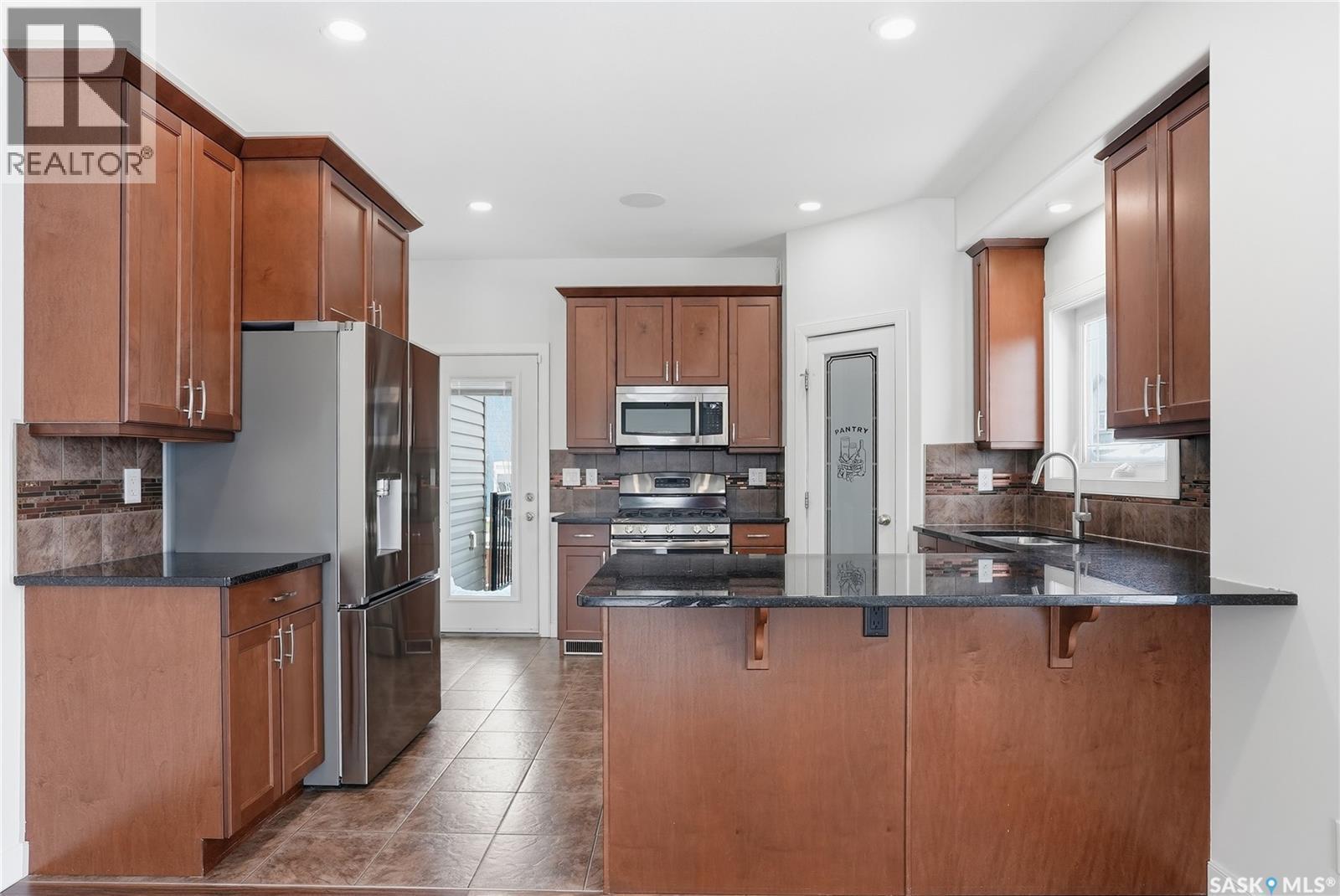 255 Werschner Crescent, Saskatoon, SK - Indoor Photo Showing Kitchen