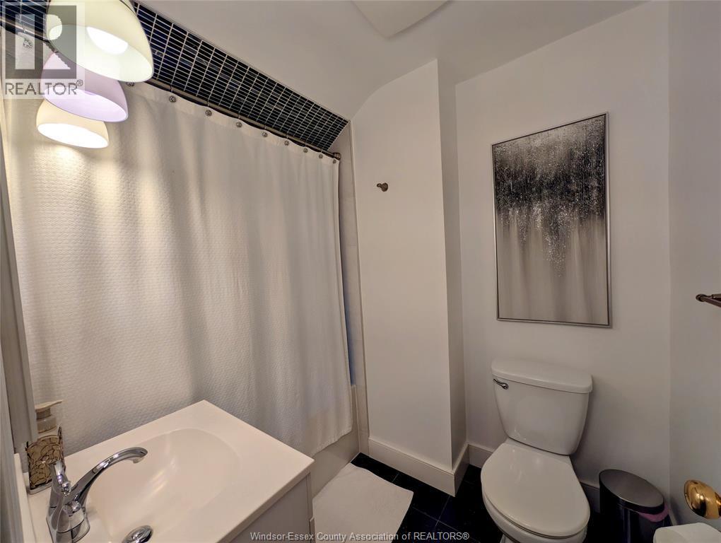 1276 Argyle, Windsor, ON - Indoor Photo Showing Bathroom