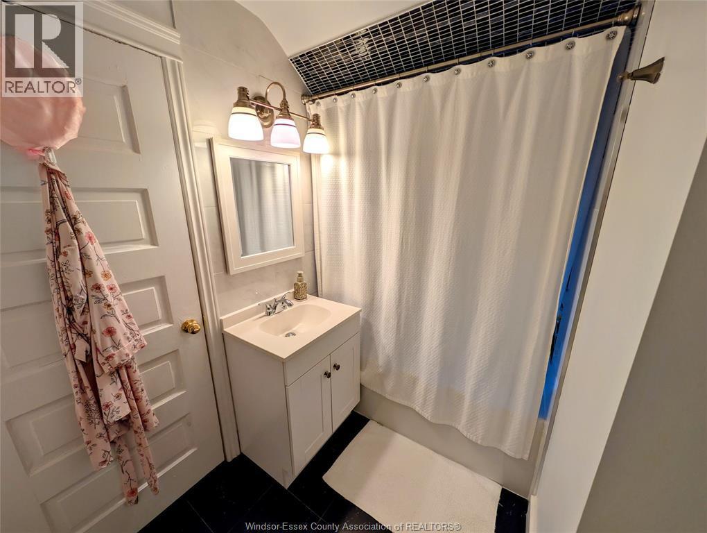 1276 Argyle, Windsor, ON - Indoor Photo Showing Bathroom