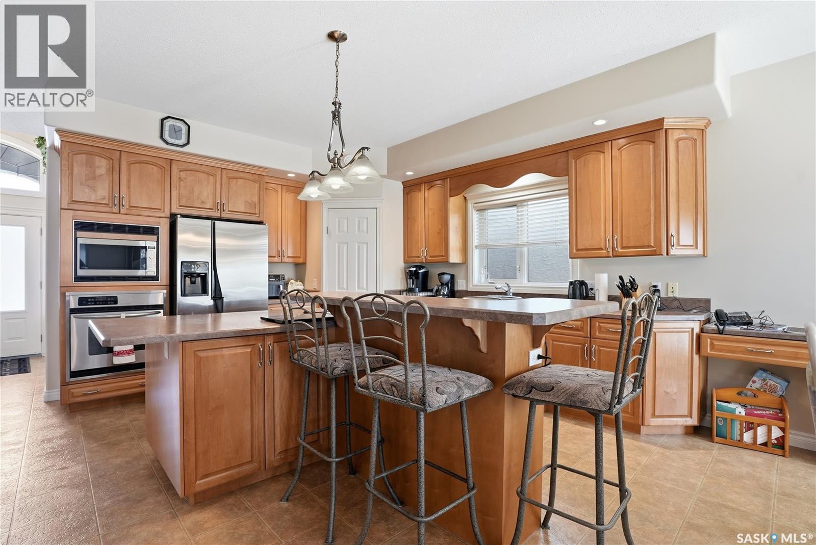 110 Brookshire Crescent, Saskatoon, SK - Indoor Photo Showing Kitchen